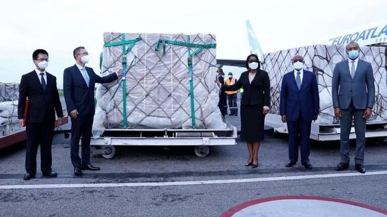 (COVID-19) Le Gabon reçoit son premier lot de doses du vaccin chinois Sinopharm